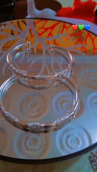 Bracelets argentés avec strass