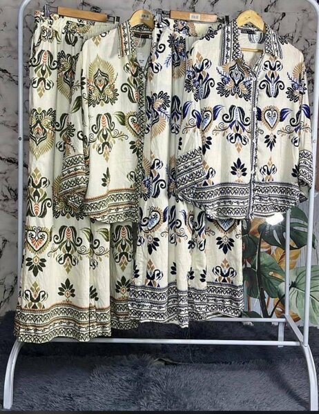 Ensemble en satin avec imprimé