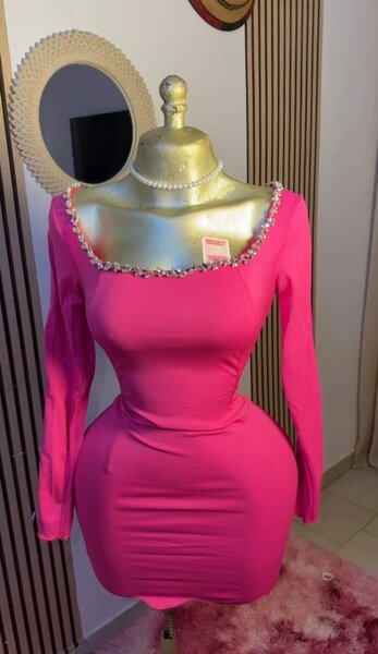 Robe moulante rose élégante