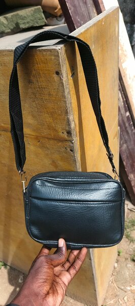 Sac banane en cuir noir pour homme