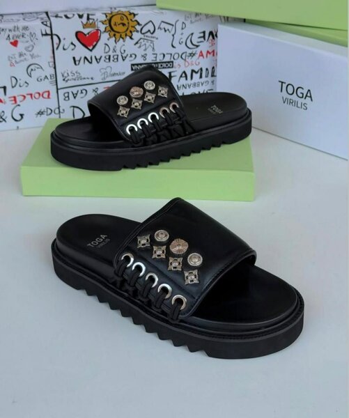 Sandales noires tendance