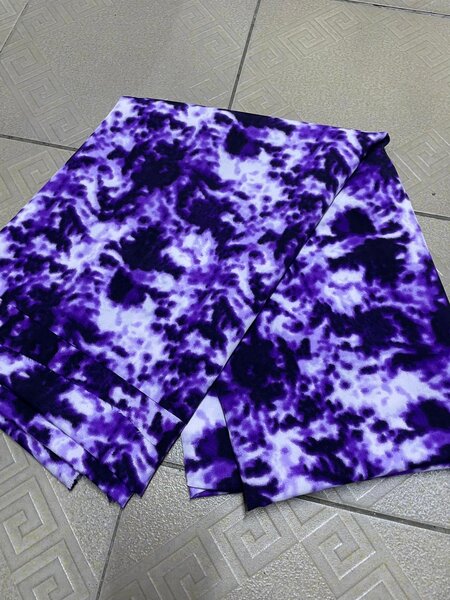 Tissu tie-dye vibrant