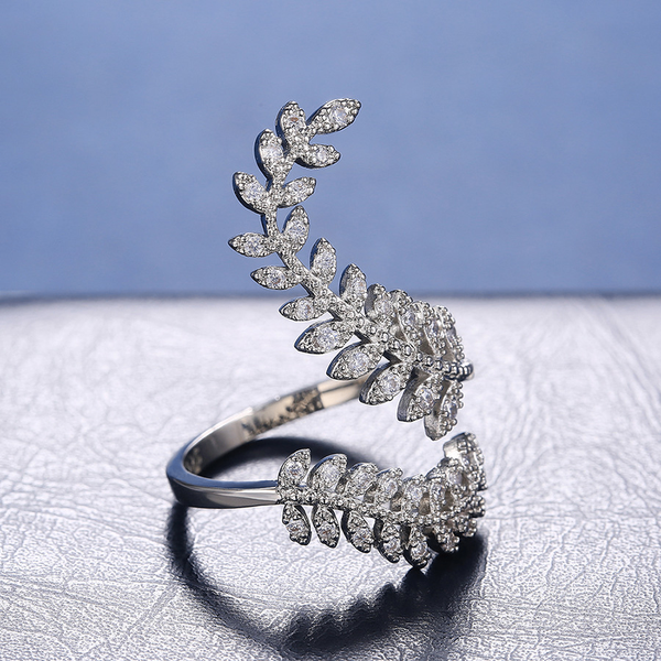 Graceful leaves crystal ring