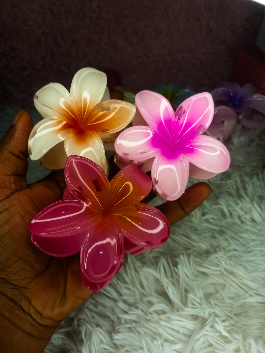 Trendy flower clawclip