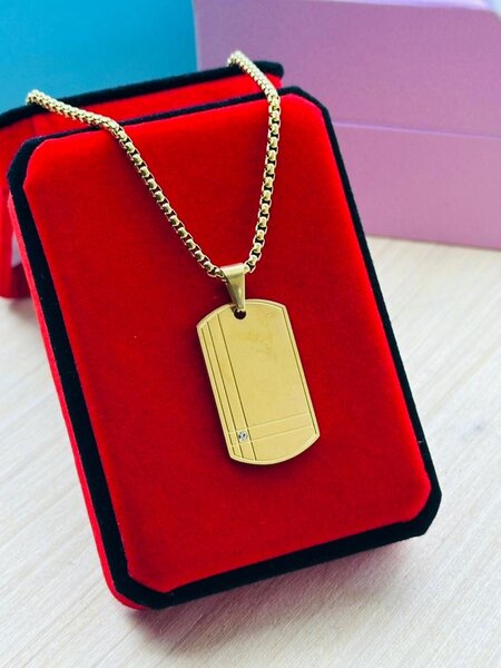 Collier en plaqué or avec pendentif