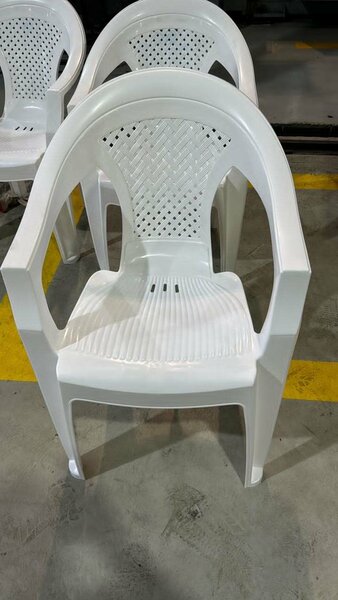 Chaises Empilables en Plastique