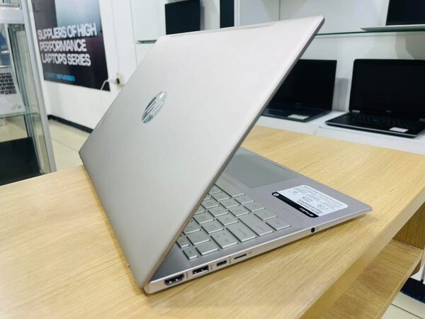 HP Pavilion Core i7-1255U