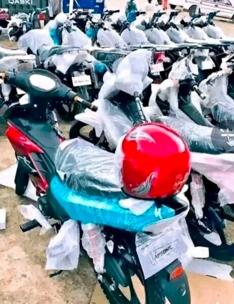 Casque de moto rouge