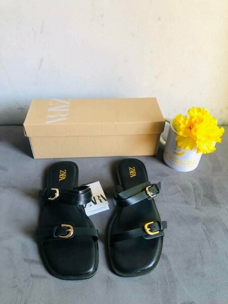 Sandales Zara avec coffret