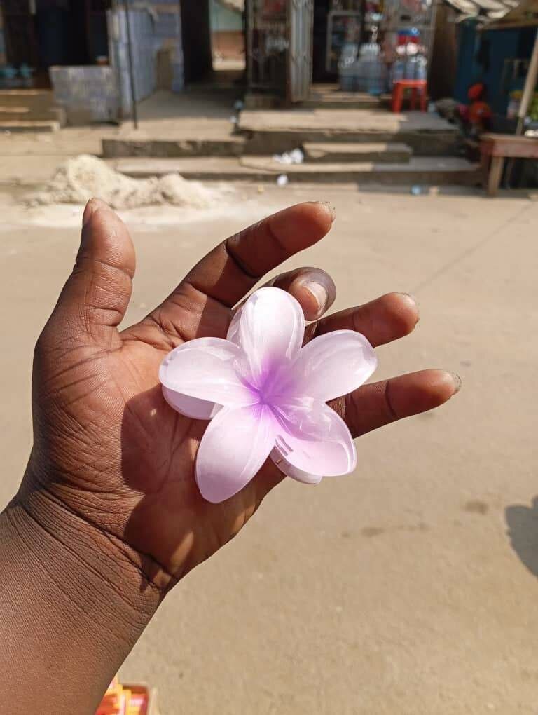 Pince à cheveux fleur rose