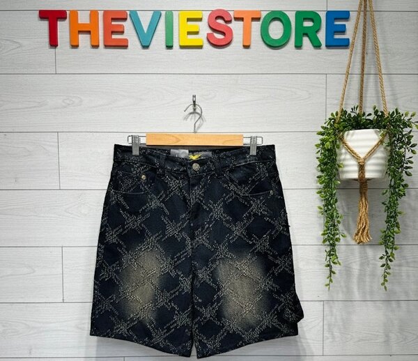 Short en jean noir déchiré pour femme