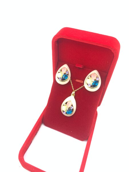 Parure de bijoux bleu et or