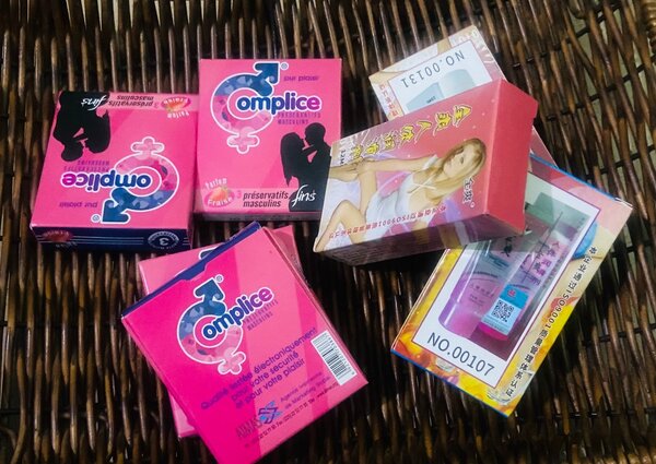 12 complices + 3 lubrifiant(12