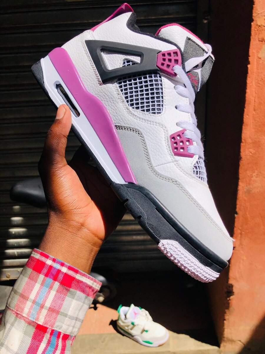 Jordan 4 SB