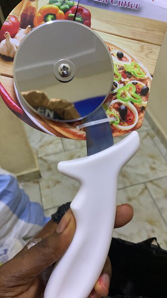 Coupe-pizza ergonomique