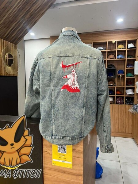Veste en jean brodée manga