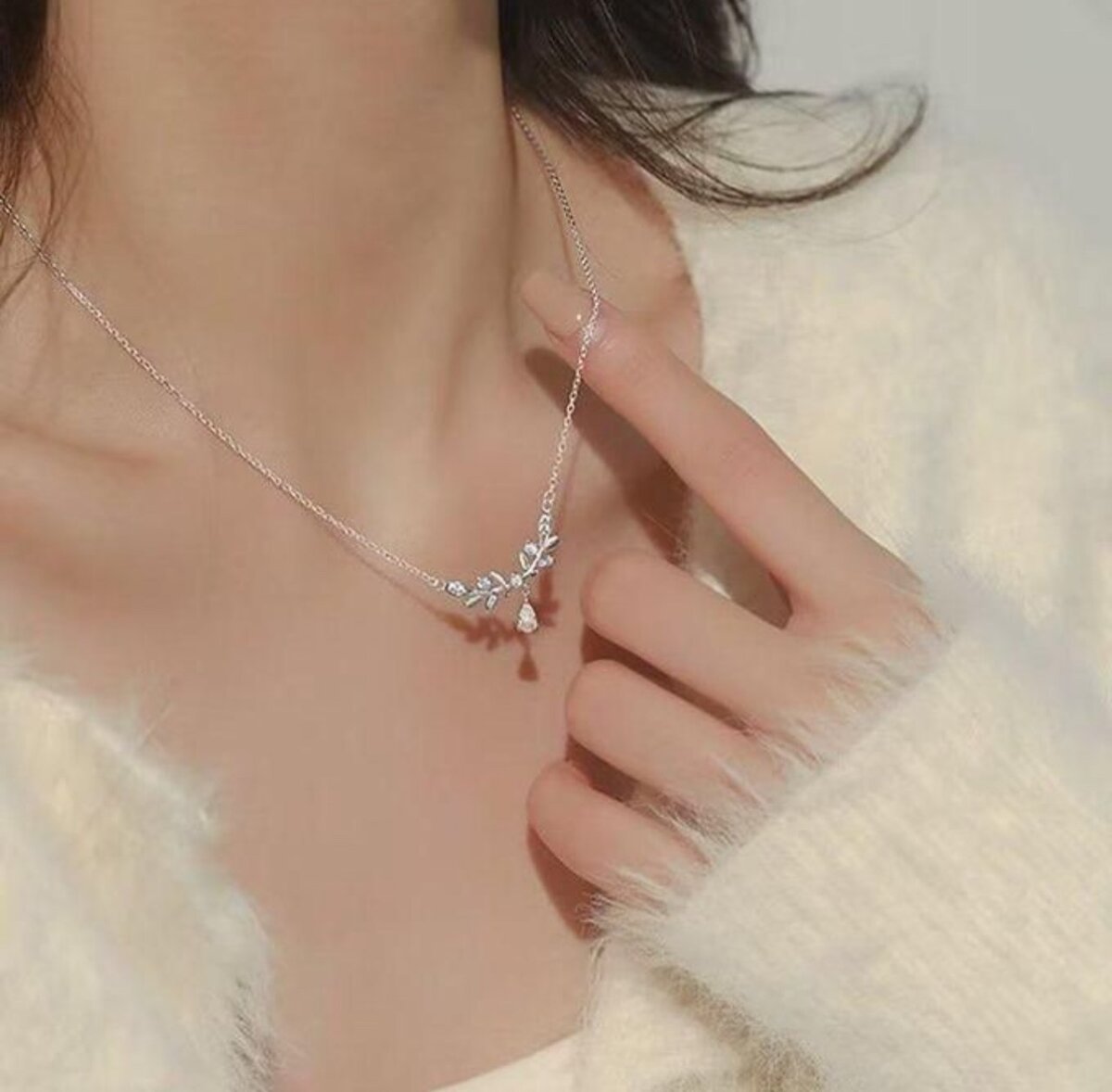 Women Simple Necklaces Chain Leaves Pendant Silver Necklace