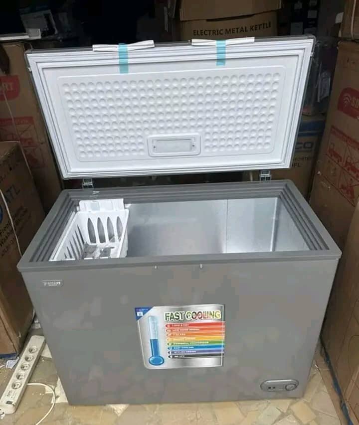 Grand congélateur coffre 200L