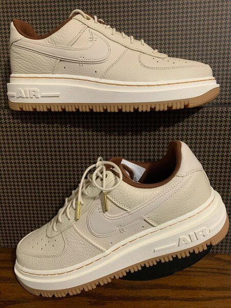 Chaussures Nike Air Force 1 beige
