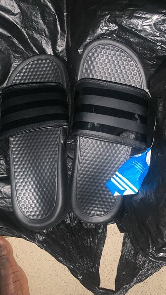 Claquettes noires confort