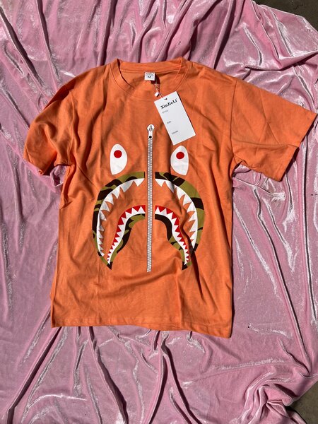 T-shirt graphique requin