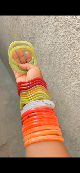 Bracelet en plastique couleur vifs