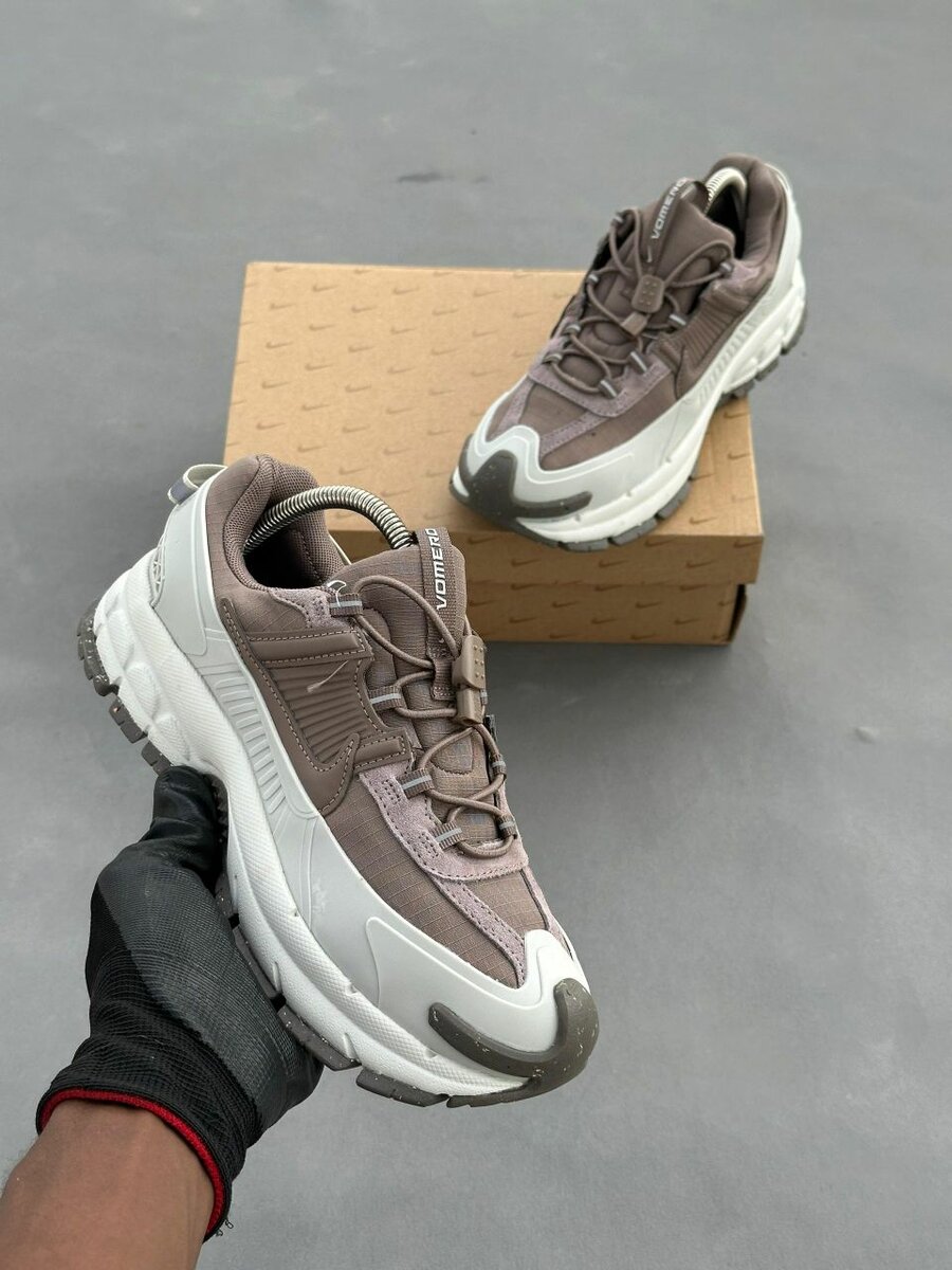 Chaussures de sport grises pour homme