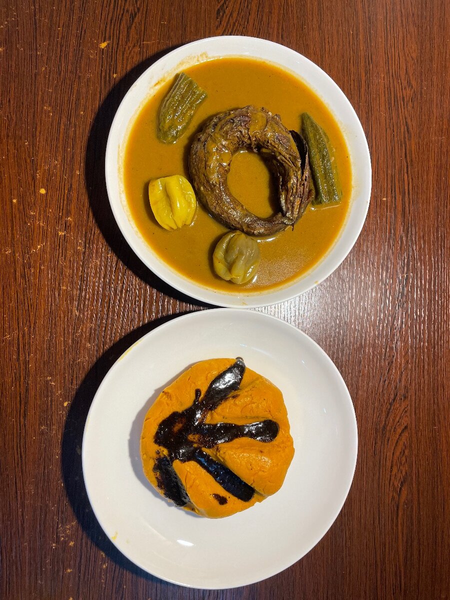 Plat de foufou avec brochet