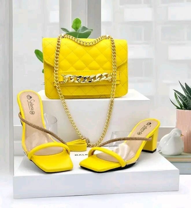 Sandales à talons avec sac à main