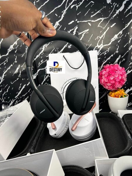 Casque bluetooth Bose 700 muni d'un sac pure bass