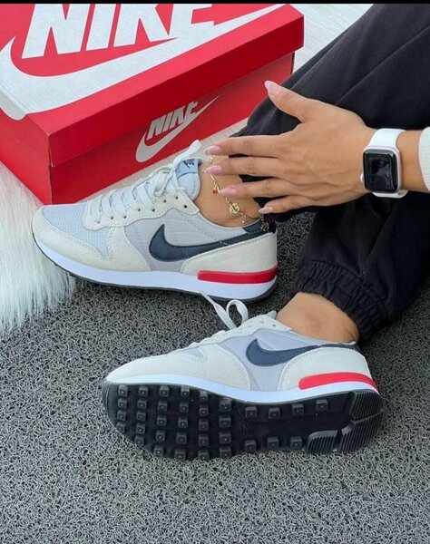 Nike Internationalist