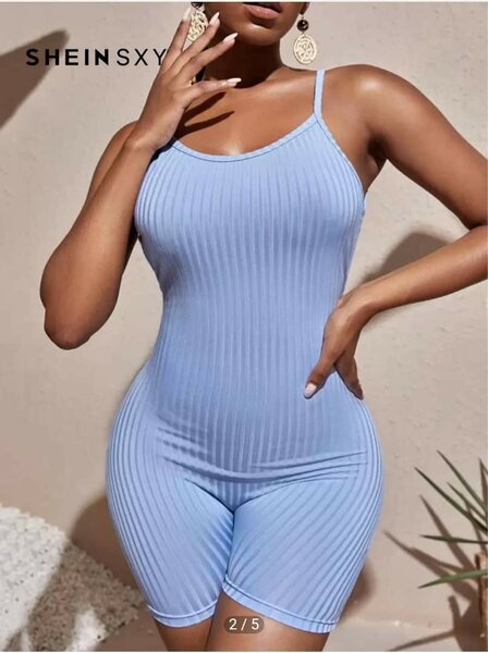 Combinaison moulante sans manches