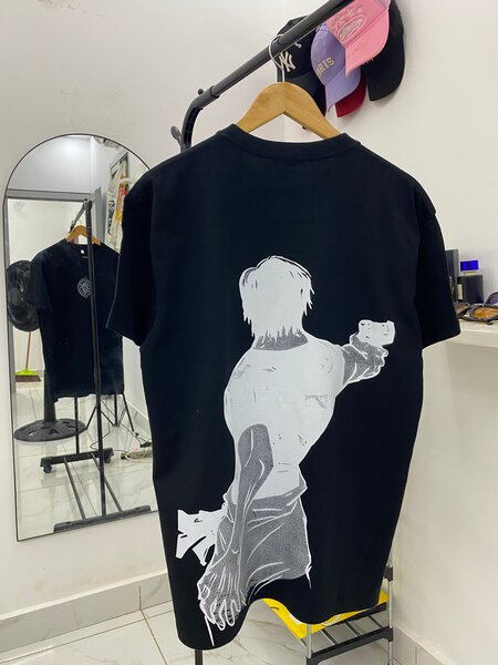 T-shirt noir homme avec design graphique