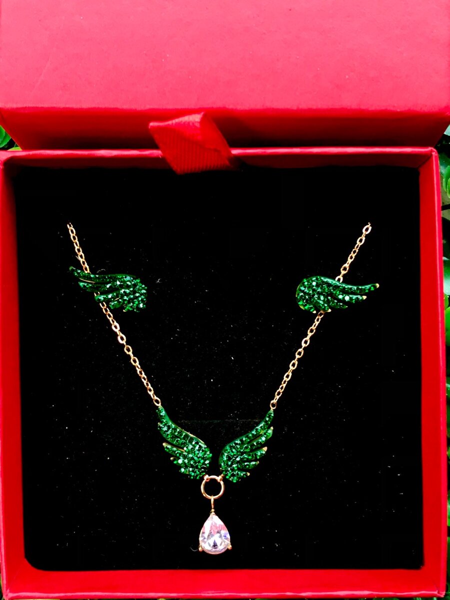Necklace and earrings set