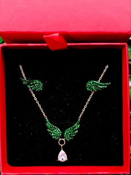 Necklace and earrings set