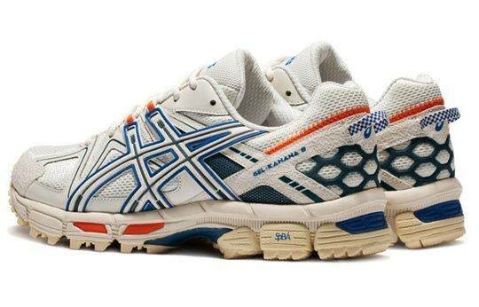 Chaussures ASICS