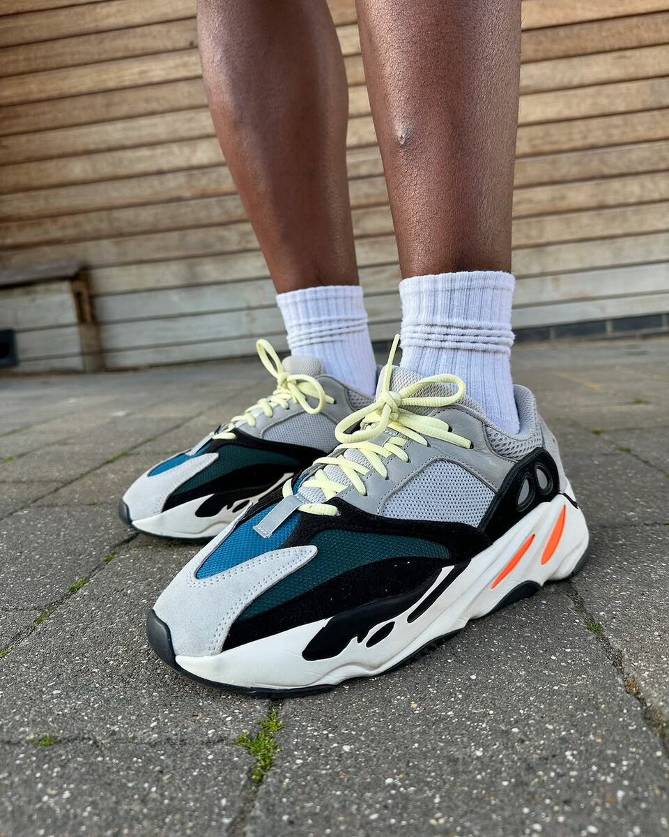 YEEZY 700
