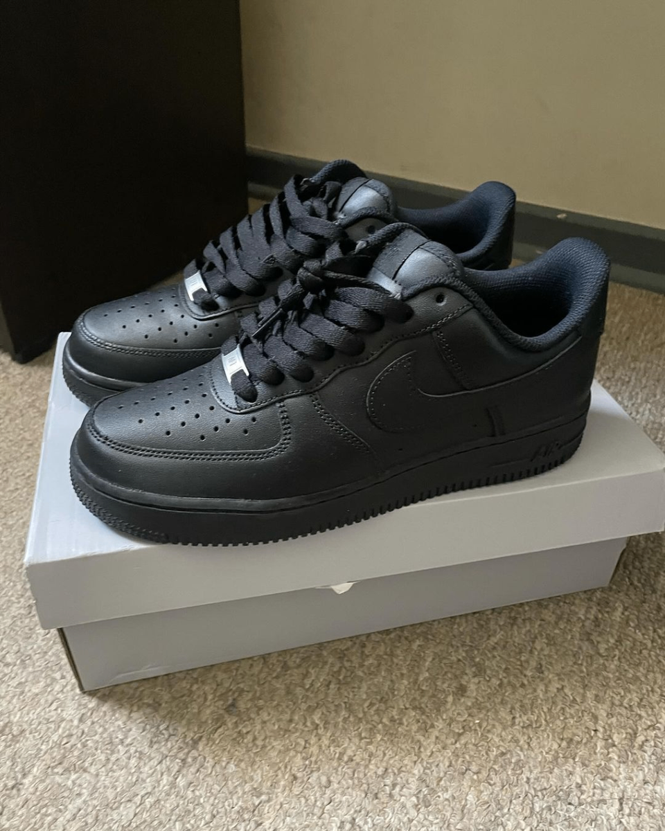 Black sneakers Sizes:4-12