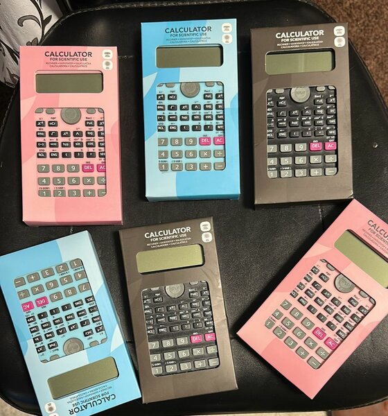 Calculatrice scientifique multicolore