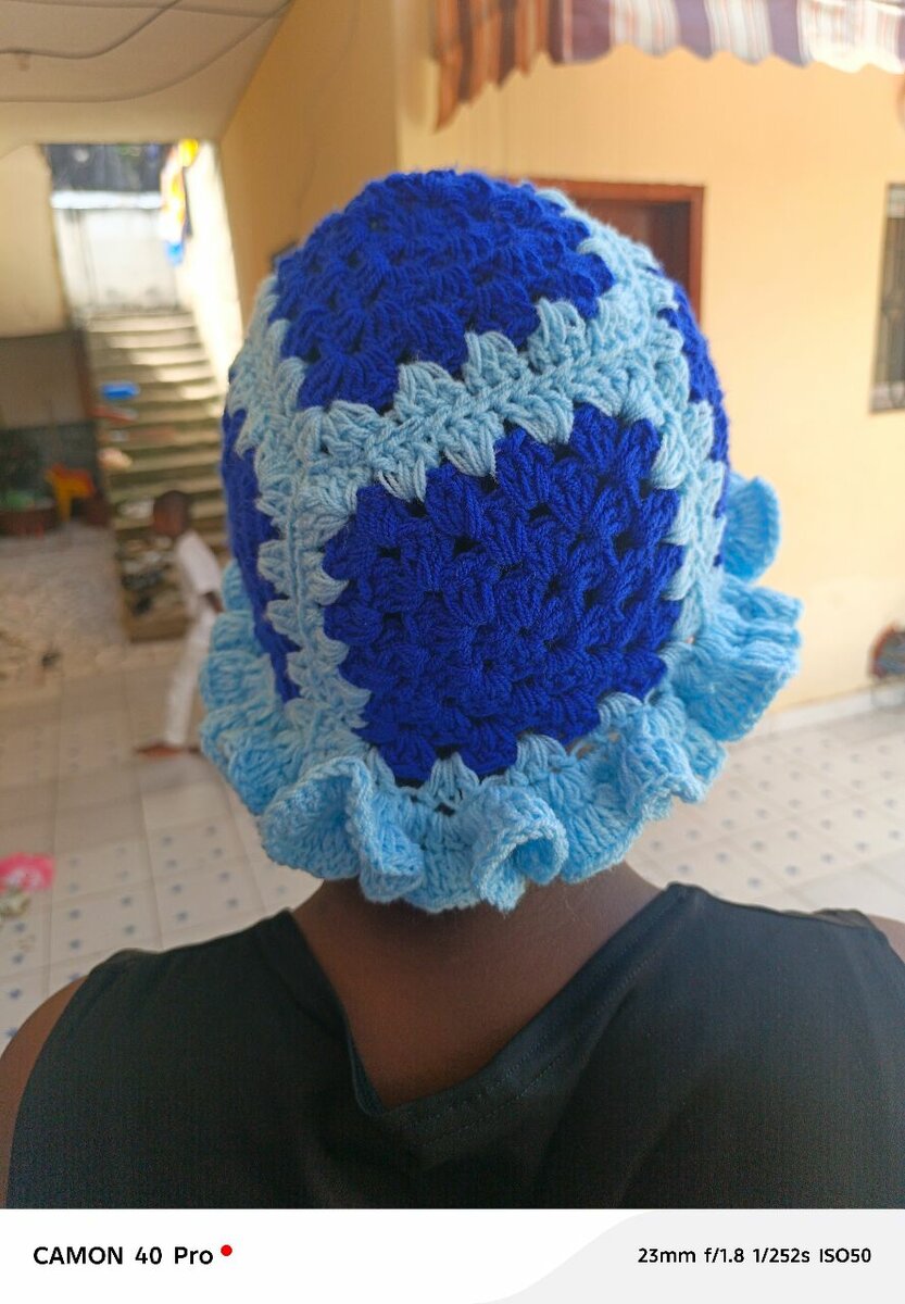 Chapeau Crochet Bleu Fait Main