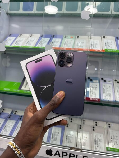 14 Pro Max 256go CE batterie 77