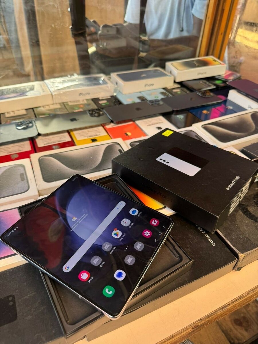 Samsung Galaxy z fold 5 256/12 giga ram