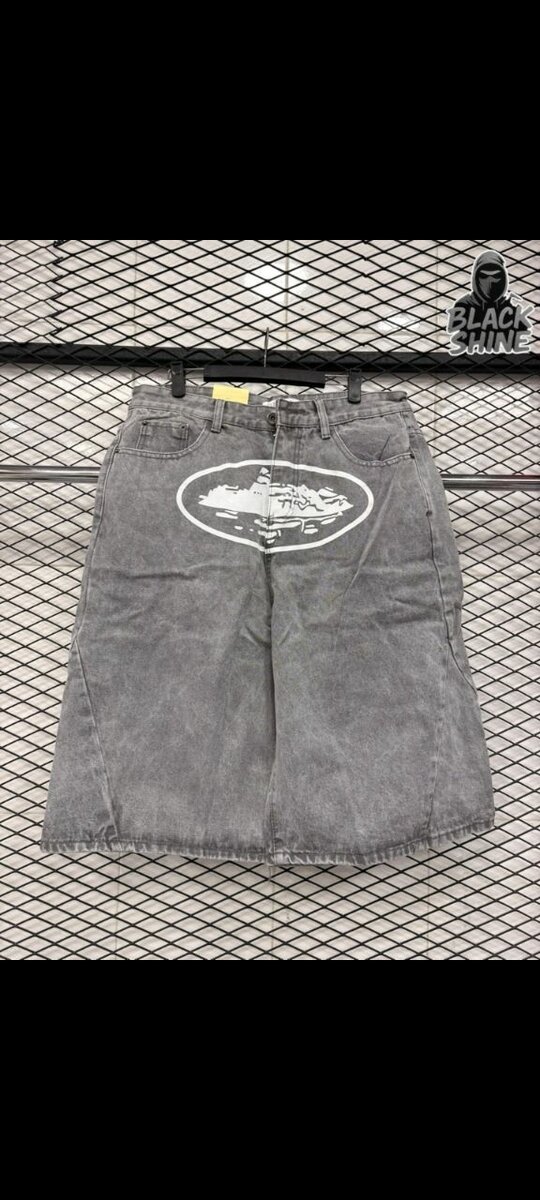 Bermuda en jean graffiti