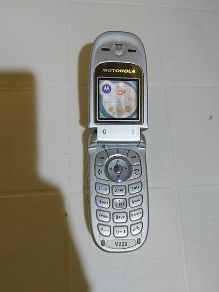 Téléphone portable Motorola V220