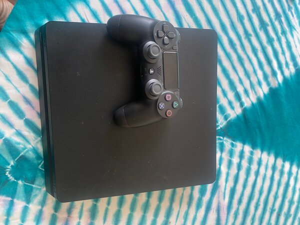 PlayStation 4 slim 1TO