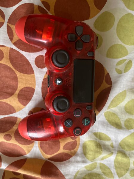 Manette de PS4 rouge