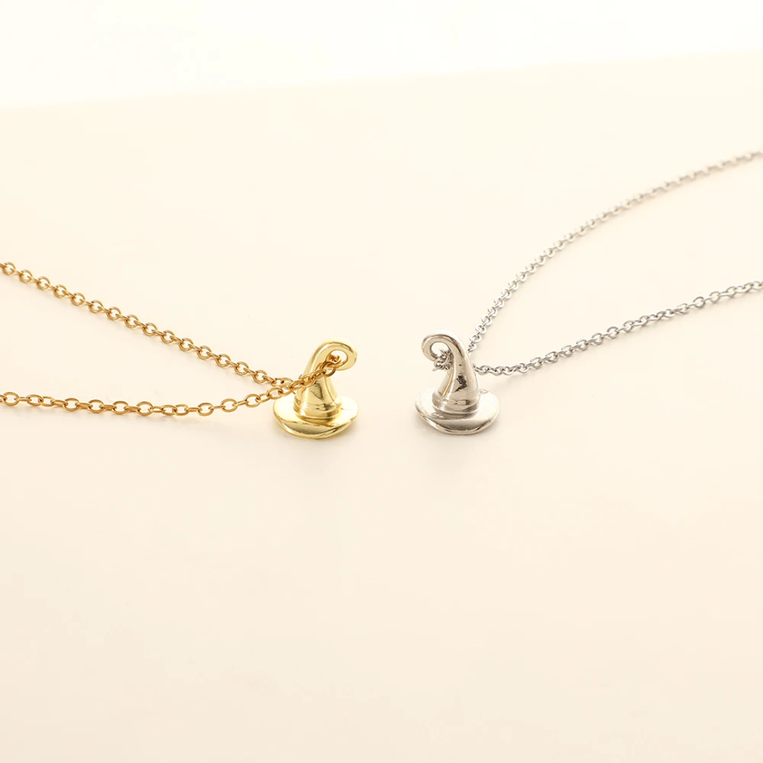 Collier pendentif chapeau magique