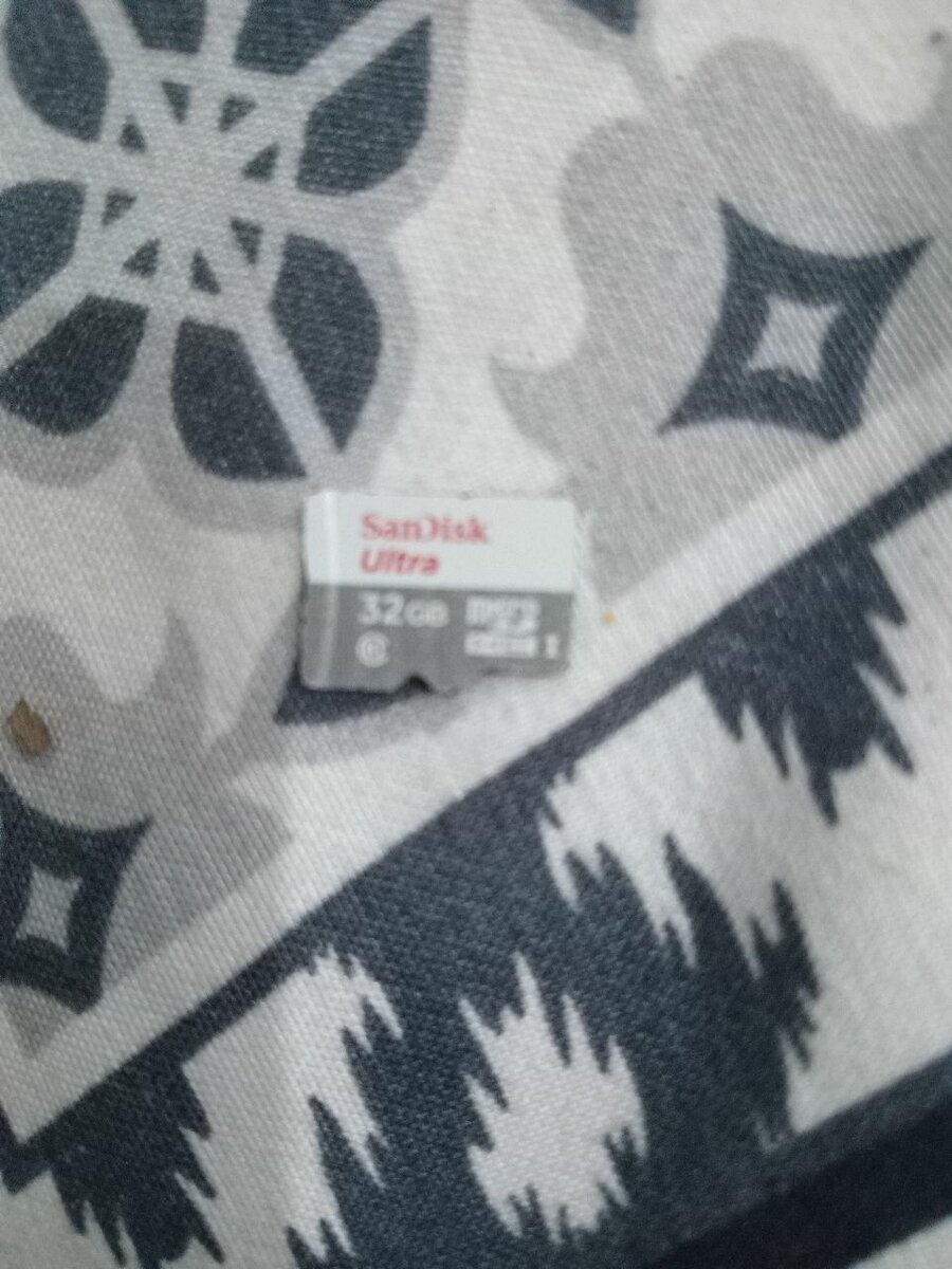 Mp3 player mini shuffle/ Orignal stereo with 32 gb sd card