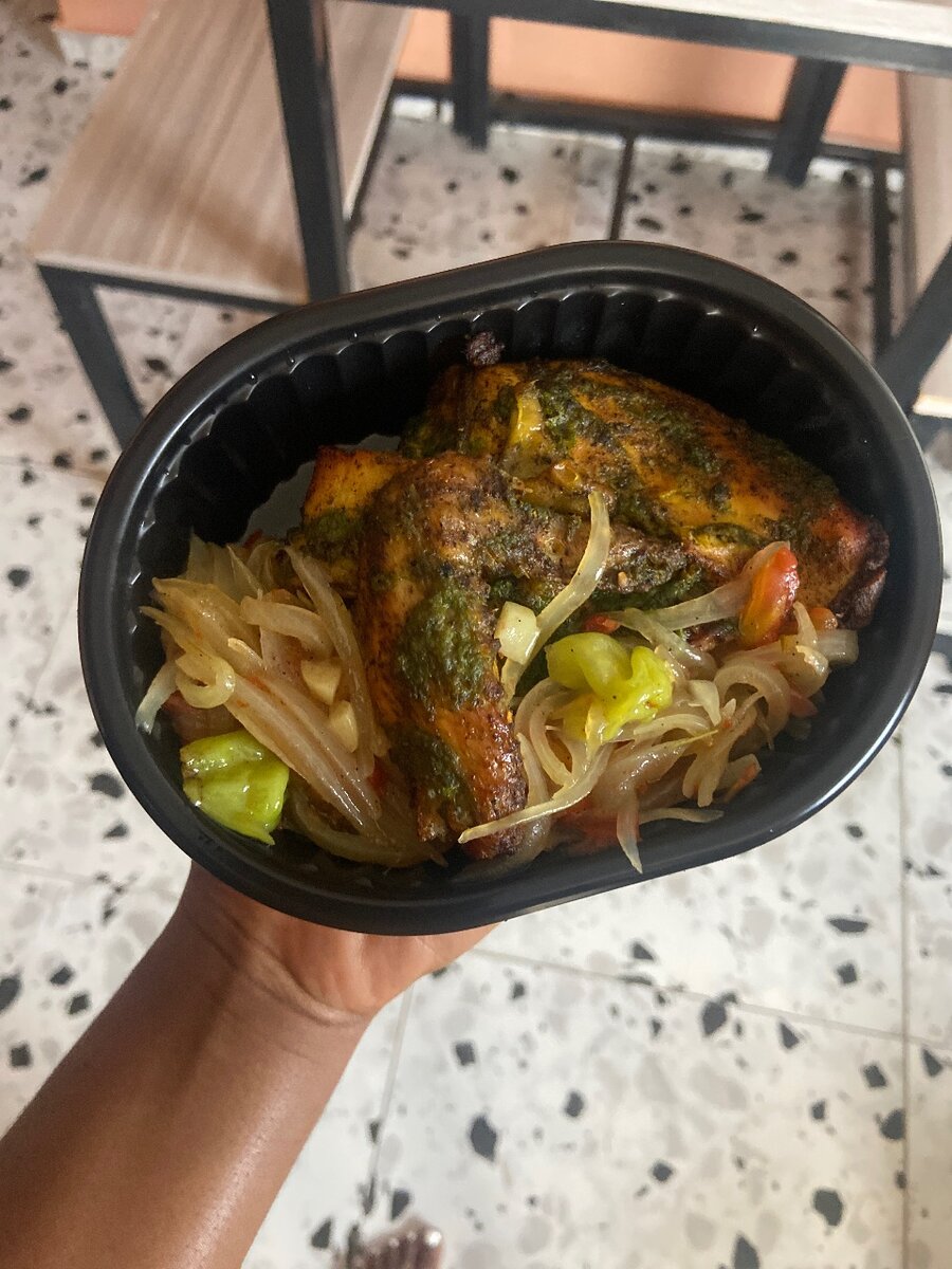 Poulet braisé attieke