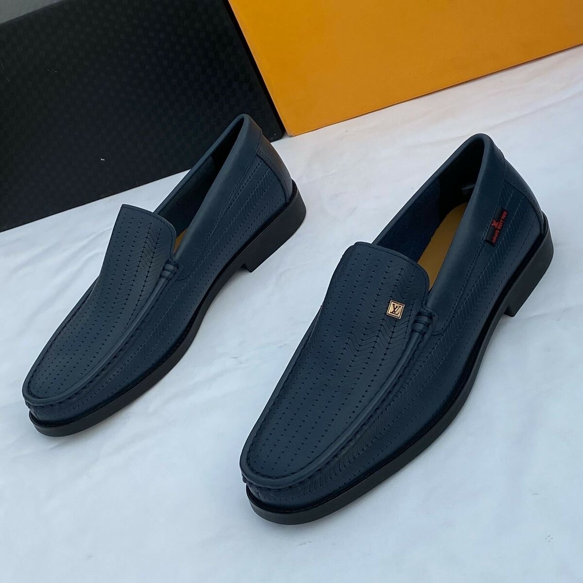 LOUIS VUITTON CLASSIC WEAR